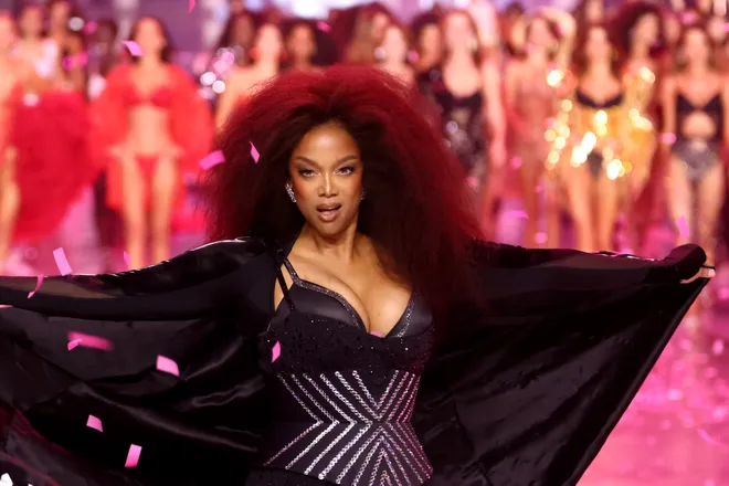 Tyra Banks will walk the Victoria's Secret Fashion Show for first time in 19 years, supermodel comeback of all-time